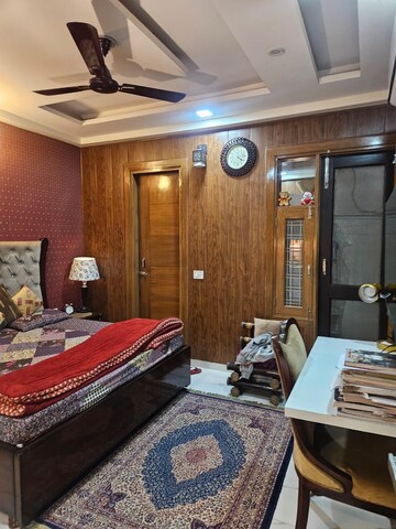 Bedroom in 3 BHK Builder Floor at Onyx Plaza, Vasundhara Sector 3 – for Sale