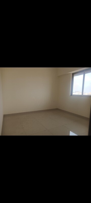 Room in 2 BHK Apartment at Omkar Signet, Malad East – for Rent