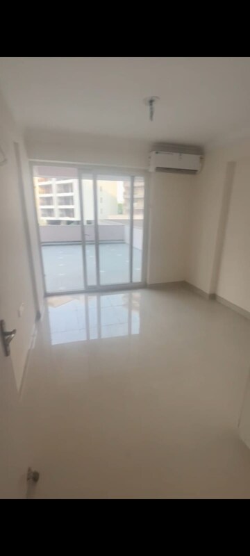 Room in 2 BHK Apartment at M3M Woodshire, Sector 107 – for Sale