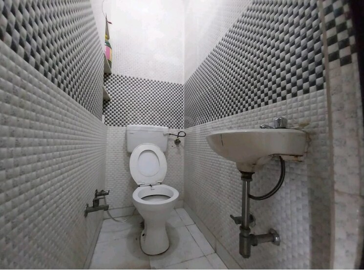 Bathroom, rohini sector 9 3 Bedroom 1250 Sq.Ft. Apartment In Rohini Sector 9 Delhi 8790260