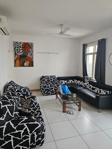 Living Room in 2.5 BHK Apartment at Jaypee Greens – for Rent