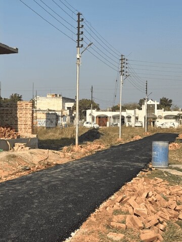  Plot For Sale in Logix Park, Sector 16