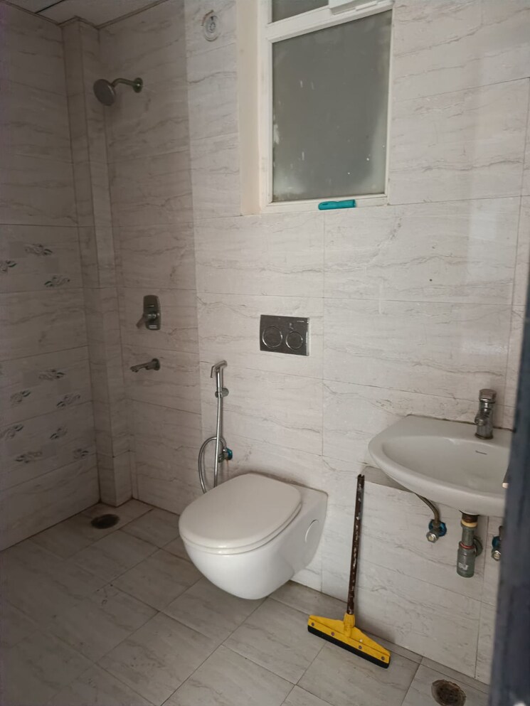 Bathroom, vasundhara sector 2b 3 Bedroom 850 Sq.Ft. Builder Floor In Vasundhara Sector 2b Ghaziabad 8790298