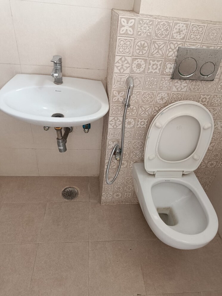 Bathroom, vasundhara sector 2b 3 Bedroom 850 Sq.Ft. Builder Floor In Vasundhara Sector 2b Ghaziabad 8790298