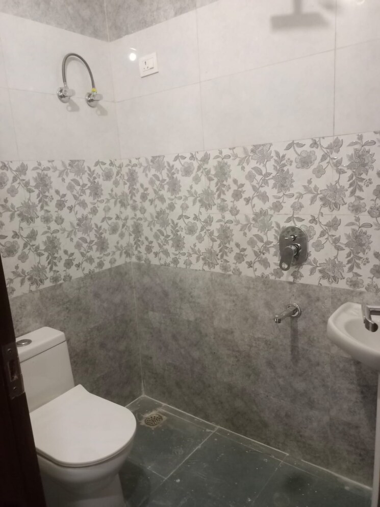 Bathroom, vasundhara sector 2 2 Bedroom 840 Sq.Ft. Builder Floor In Vasundhara Sector 2 Ghaziabad 8790331