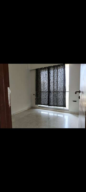 Room in 2.5 BHK Apartment at Ekta Tripolis, Goregaon West – for Rent