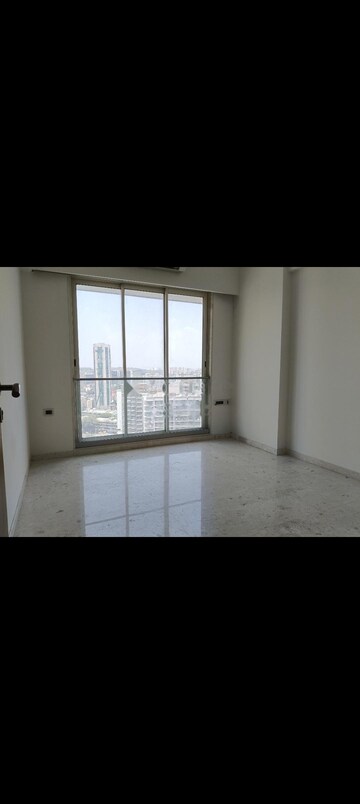 Room in 2.5 BHK Apartment at Ekta Tripolis, Goregaon West – for Rent