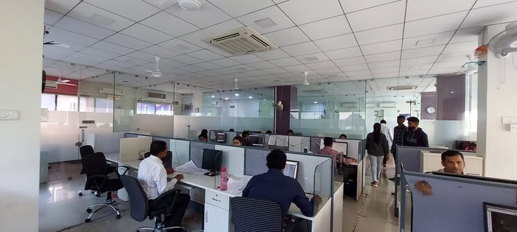 Team Area, vijay nagar Commercial Office Space 3300 Sq.Ft. In Vijay Nagar Indore 8790377