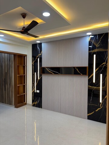 Room in 4 BHK Builder Floor at Green Fields Colony – for Sale