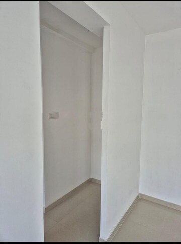 Room in 2 BHK Apartment at UK Iridium, Kandivali East – for Rent