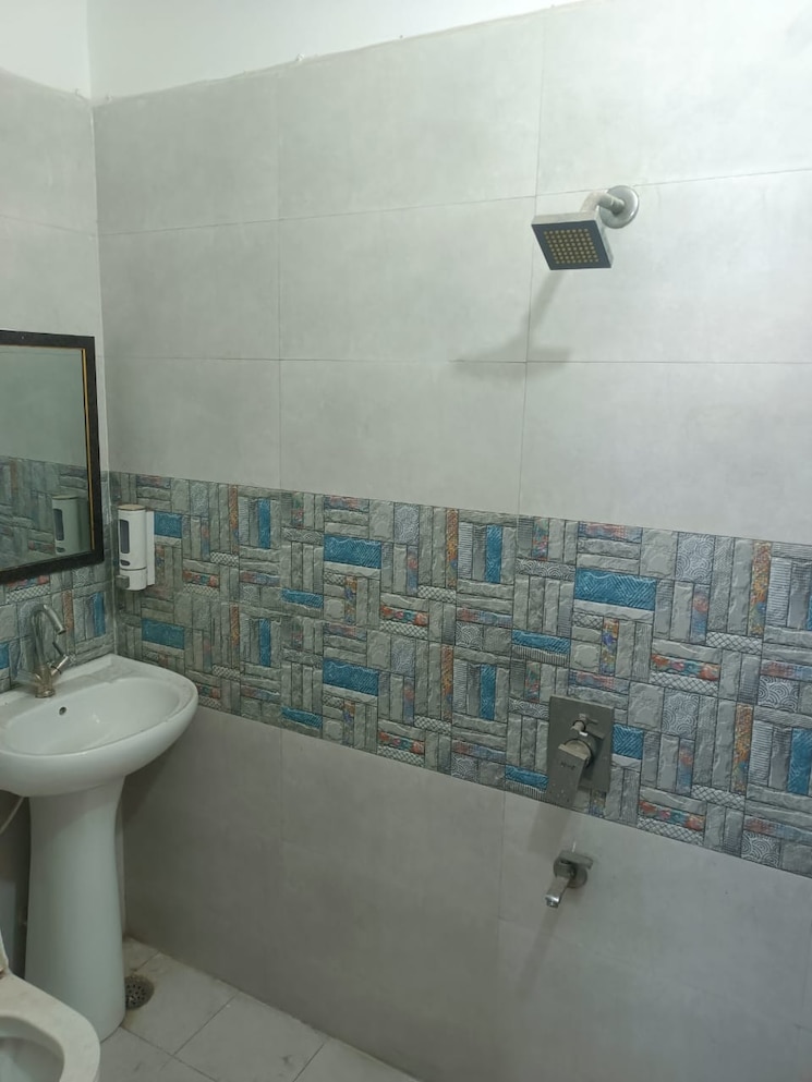 Bathroom, vasundhara sector 1 3 Bedroom 1350 Sq.Ft. Builder Floor In Vasundhara Sector 1 Ghaziabad 8790397
