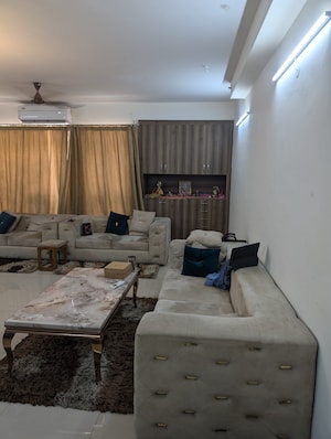 Master Bedroom in 4 BHK Apartment at Jaypee Klassic Shaurya, Sector 134 – for Sale