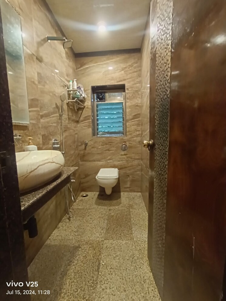 Bathroom, jaycee-karan 3 Bedroom 1250 Sq.Ft. Apartment In Versova Mumbai 8790489