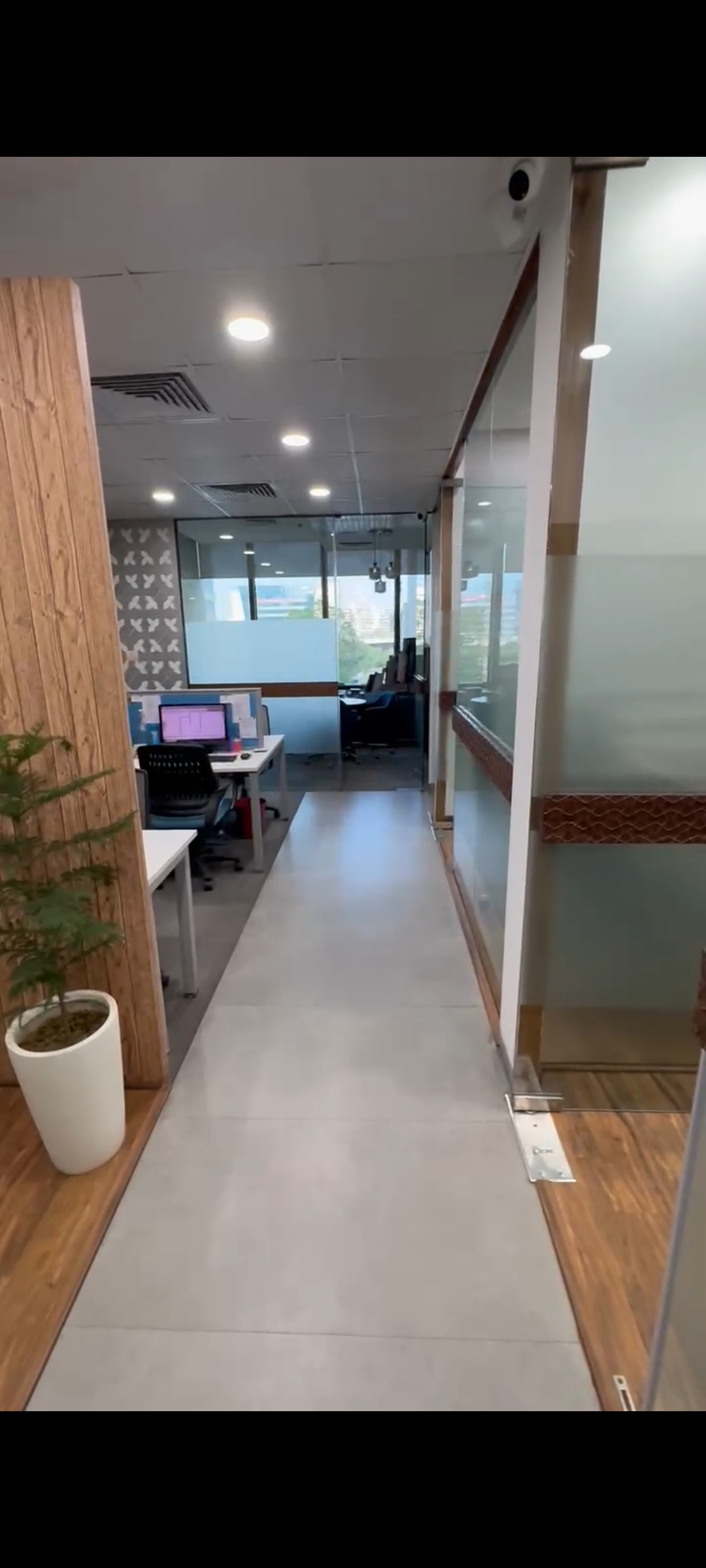 Office Space For Rent in JMD Megapolis