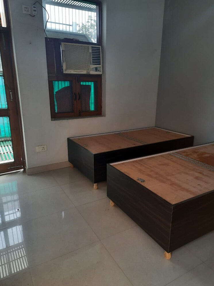 Room, beta ii greater noida 3.5 Bedroom 200 Sq.Mt. Independent House In Beta Ii Greater Noida Greater Noida 8790515