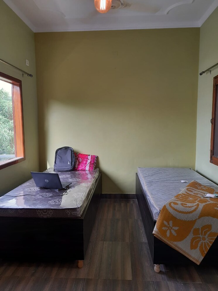 Bedroom, beta ii greater noida 3.5 Bedroom 200 Sq.Mt. Independent House In Beta Ii Greater Noida Greater Noida 8790515