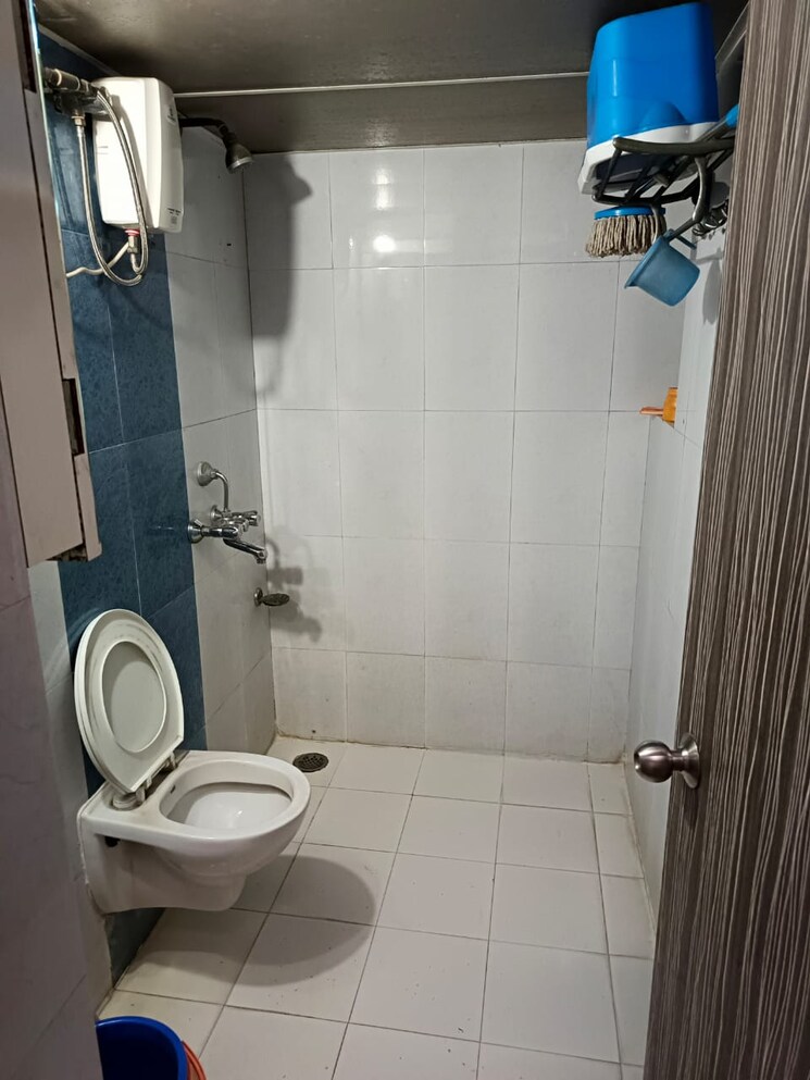 Bathroom, malad east 2 Bedroom 822 Sq.Ft. Apartment In Malad East Mumbai 8790596