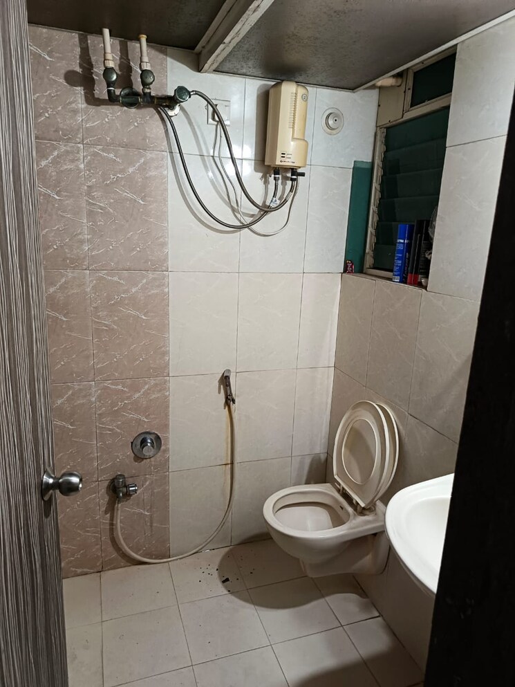 Bathroom, malad east 2 Bedroom 822 Sq.Ft. Apartment In Malad East Mumbai 8790596
