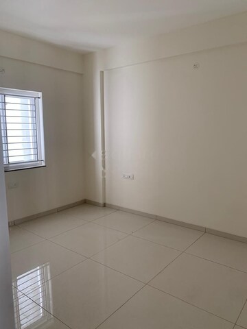 Room in 3 BHK Apartment at DSR Highland Greenz, Doddakannelli – for Rent