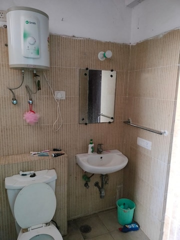 Bathroom in 4 BHK Builder Floor at Abhay Khand 2 – for Rent