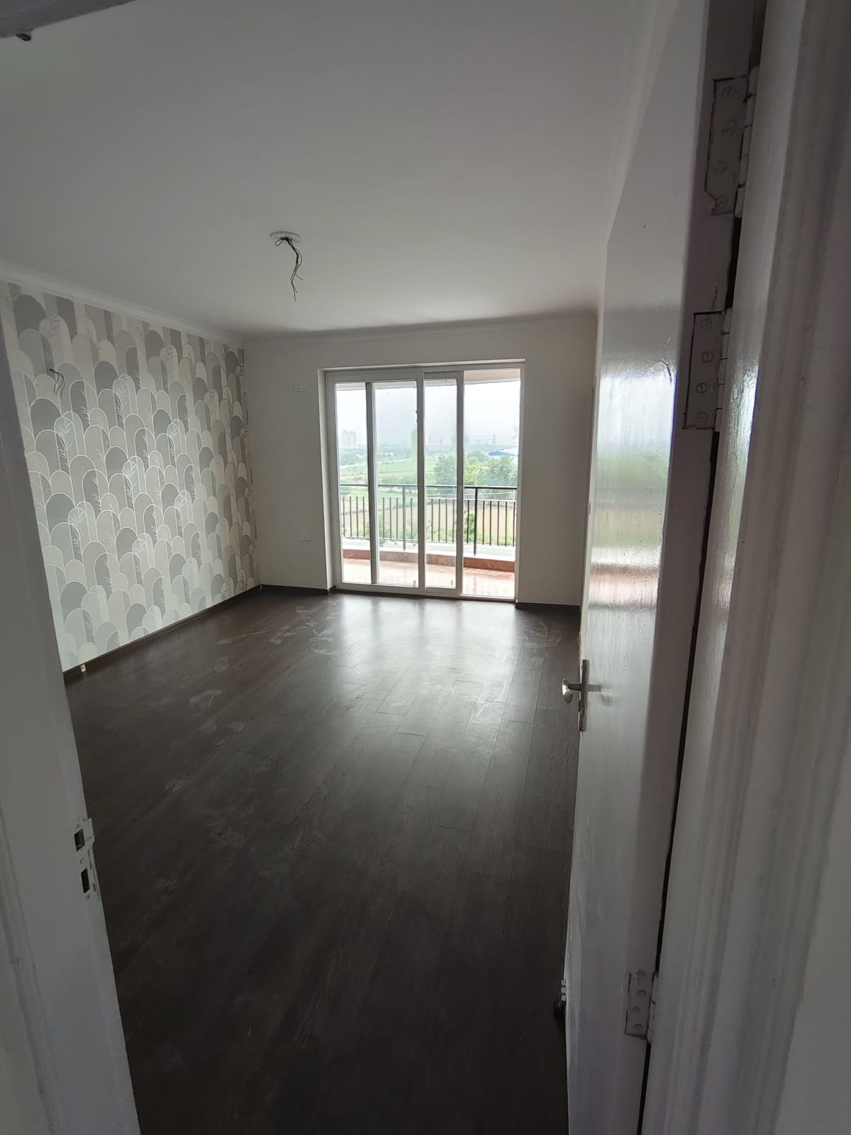 3.5 BHK + Servant Room Apartment For Sale in Pareena Express Heights