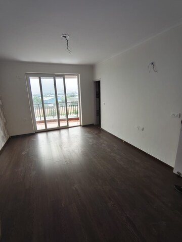Room in 3.5 BHK Apartment at Pareena Express Heights, Sector 99 – for Sale