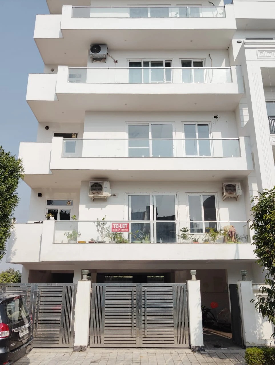 2.5 BHK Builder Floor For Sale in Central Park Flower Valley Aqua Front Towers