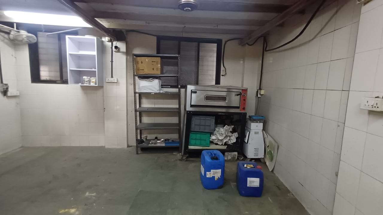 Retail Shop For Rent in Panch Pakhadi