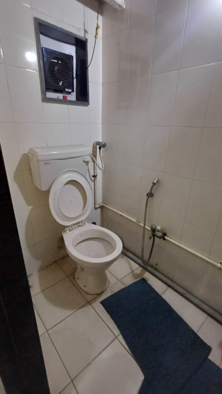 Washroom, panch pakhadi Commercial Shop 800 Sq.Ft. In Panch Pakhadi Thane 8790763