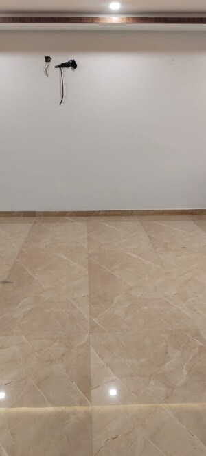 Room in 3 BHK Builder Floor at Green Fields Colony – for Sale