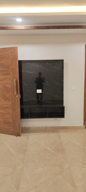 Room in 3 BHK Builder Floor at Green Fields Colony – for Sale