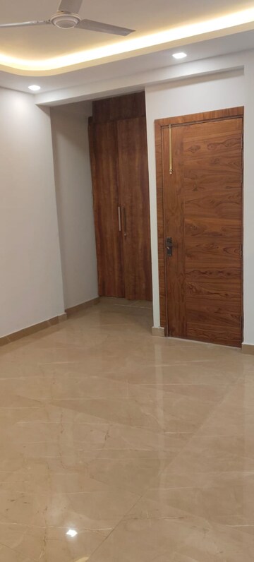 Room in 3 BHK Builder Floor at Green Fields Colony – for Sale