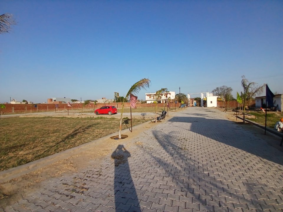 Plot For Sale in Royal Vamika Residency 