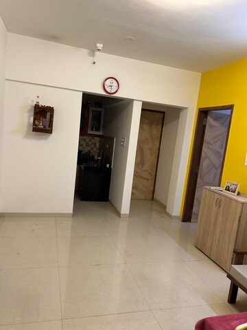 Room in 2 BHK Apartment at Kohinoor Grandeur, Ravet – for Rent