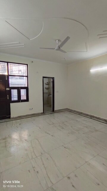 Room in 4 BHK Builder Floor at Green Fields Colony – for Sale