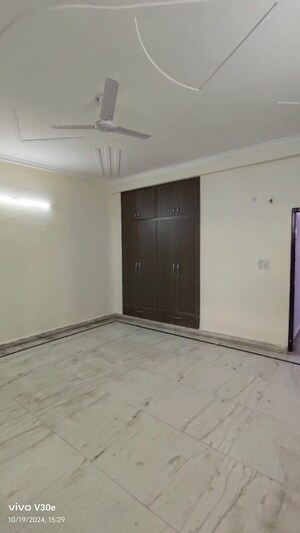 Room in 4 BHK Builder Floor at Green Fields Colony – for Sale