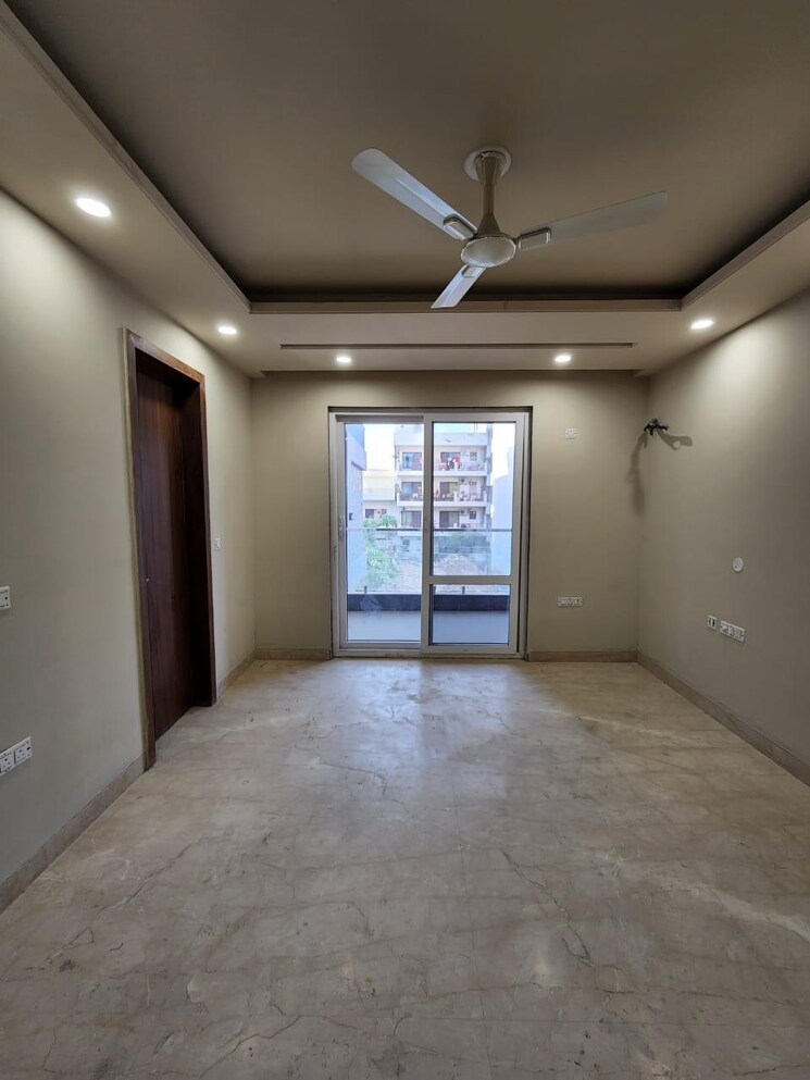 Room, sector 27 4 Bedroom 4000 Sq.Ft. Builder Floor In Sector 27 Gurgaon 8790878