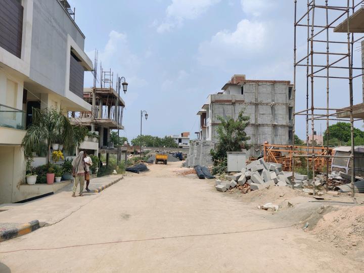 Plot For Sale in Dharam Palace Sector 18