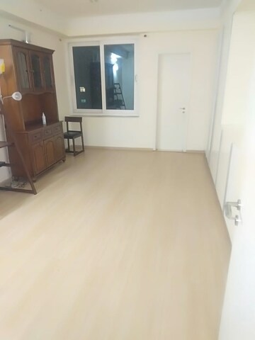 Room in 4 BHK Apartment at DLF The Belaire, Sector 54 – for Rent