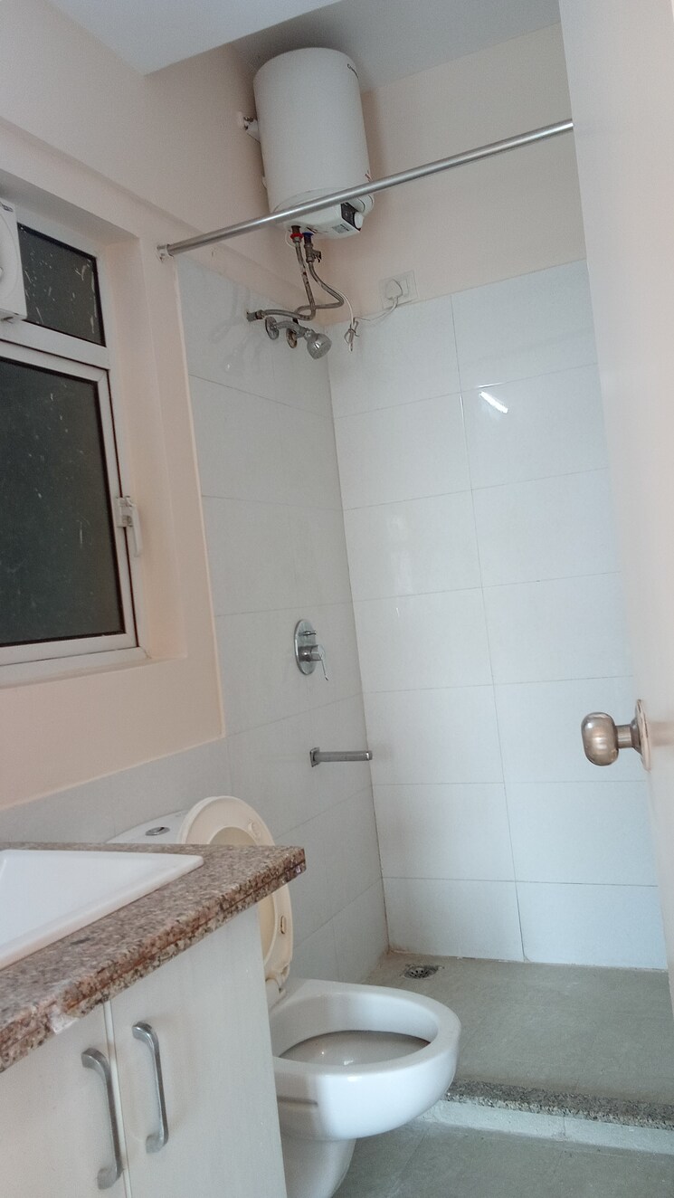 Bathroom, moti nagar 3 Bedroom 1753 Sq.Ft. Apartment In Moti Nagar Delhi 8790974