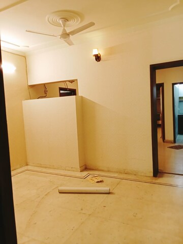 Room in 3 BHK Apartment at Vasant Kunj – for Rent