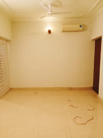 Room in 3 BHK Apartment at Vasant Kunj – for Rent