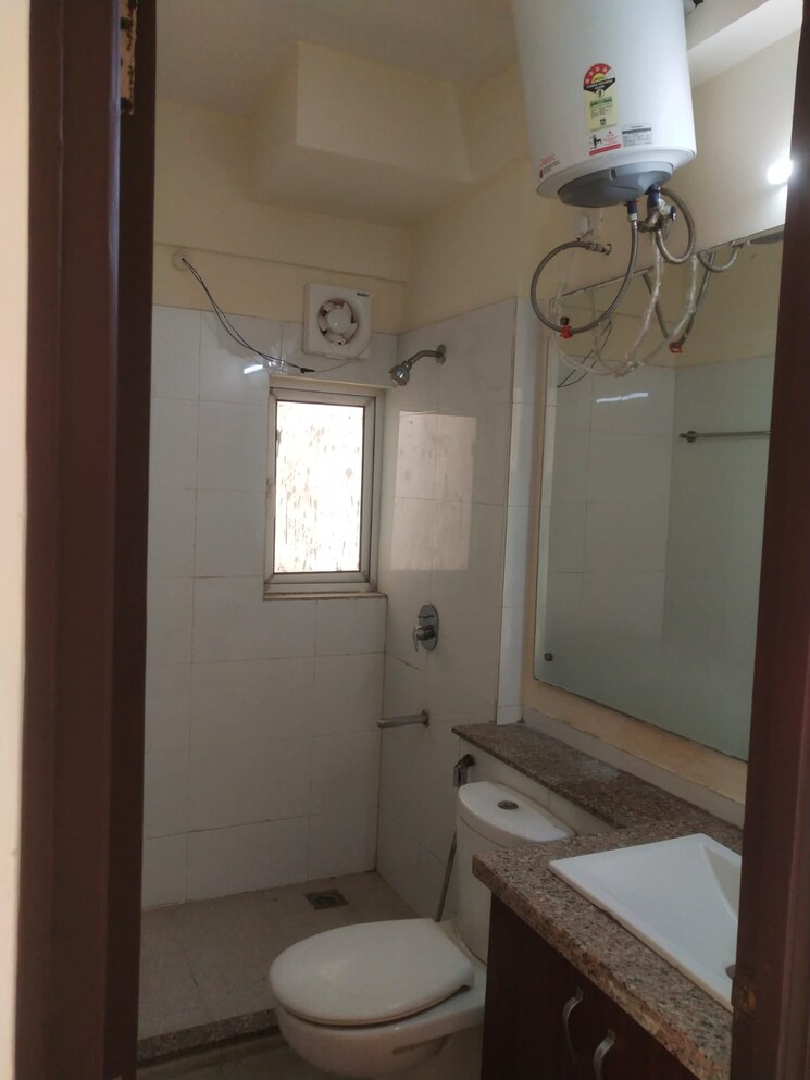 Bathroom, moti nagar 3 Bedroom 1600 Sq.Ft. Apartment In Moti Nagar Delhi 8791013