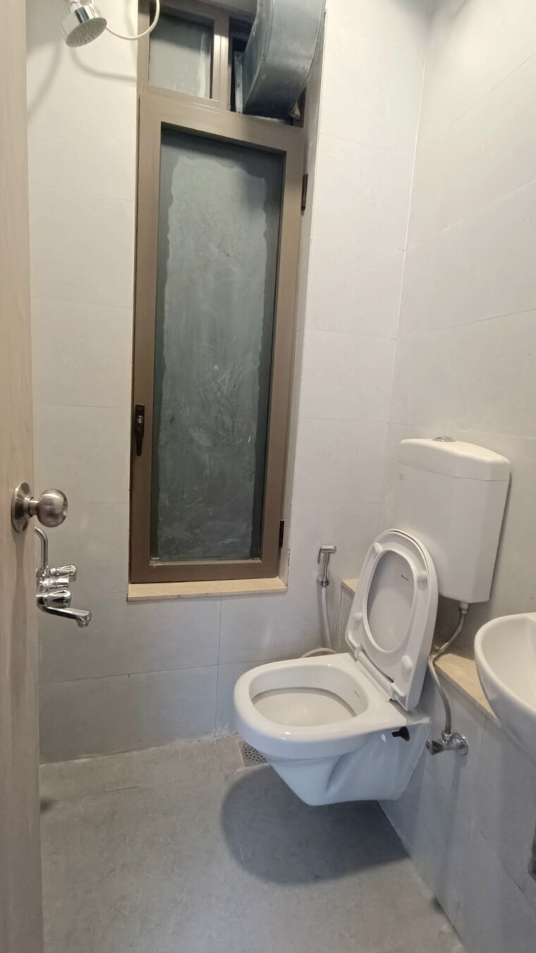 Bathroom, adani-ten-bkc 4 Bedroom 2114 Sq.Ft. Apartment In Bandra East Mumbai 8791037