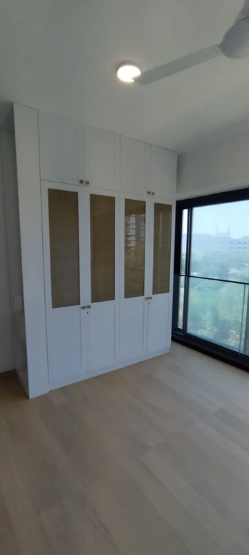 Room in 3 BHK Apartment at Raheja Park West, Santacruz West – for Rent