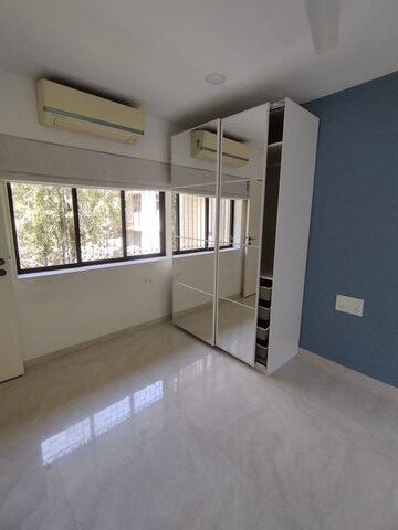 Room in 3 BHK Apartment at Union Park Khar West, Khar West – for Rent