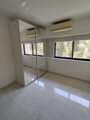 Room in 3 BHK Apartment at Union Park Khar West, Khar West – for Rent