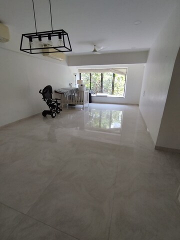 Room in 3 BHK Apartment at Union Park Khar West, Khar West – for Rent
