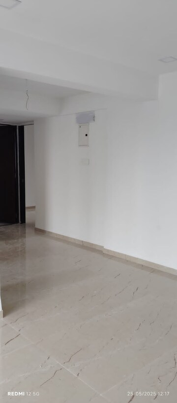 Room in 2 BHK Apartment at Neminath Nemi Bhavan, Goregaon West – for Rent