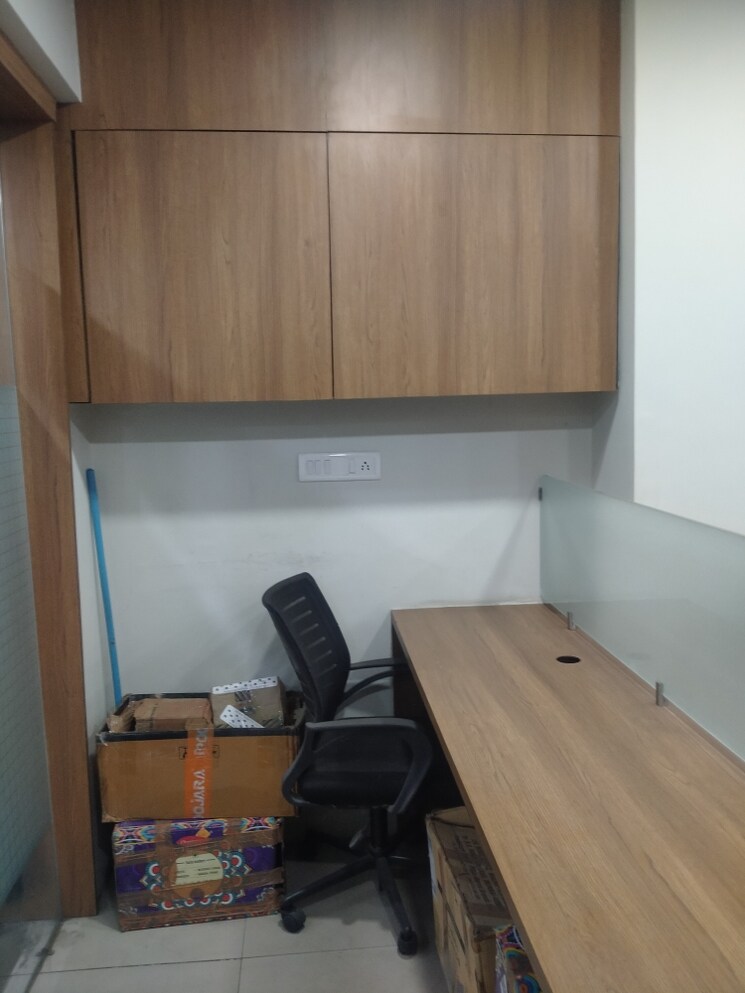 undefined, majura gate Commercial Office Space 600 Sq.Ft. In Majura Gate Surat 8791107